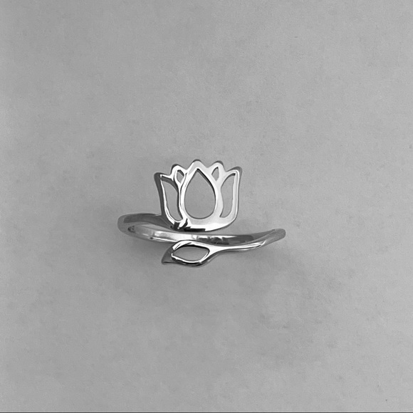 Sterling silver lotus ring, lotus flower ring, flower ring, silver lotus ring - Picture 4 of 11